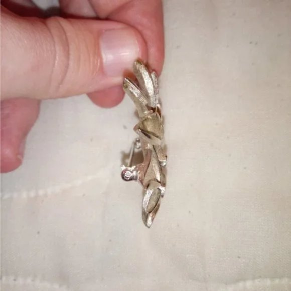 Vintage Silver Flower Pin - Picture 2 of 3